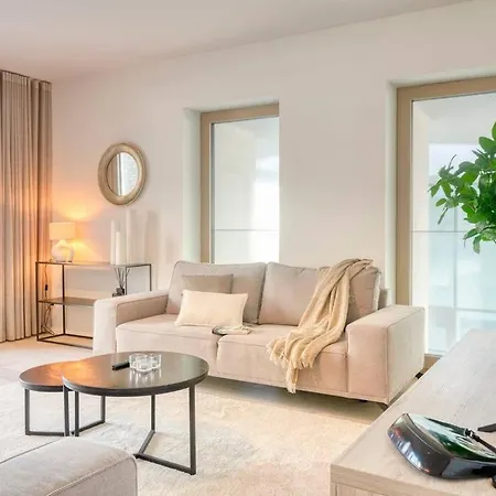 Sunny Seaview Sanctuary In W Parking Апартаменты *