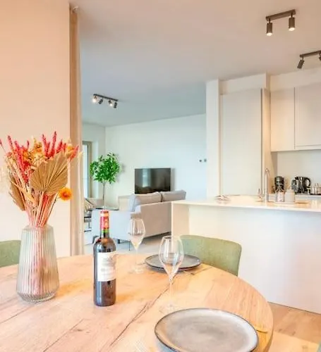 Apartment Sunny Seaview Sanctuary In W Parking