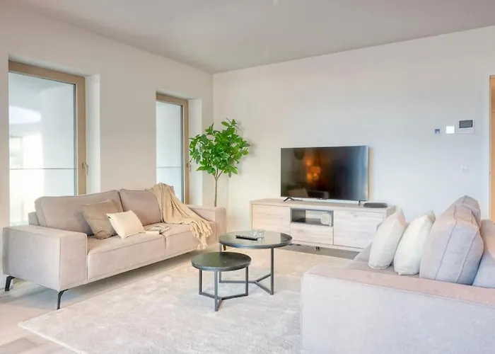 Sunny Seaview Sanctuary In W Parking