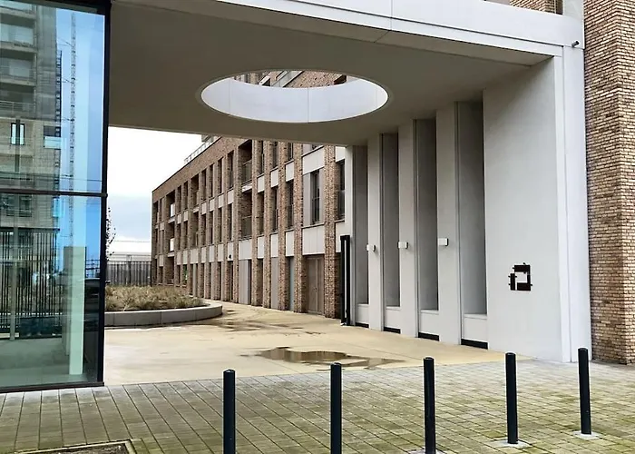 Sunny Seaview Sanctuary In W Parking